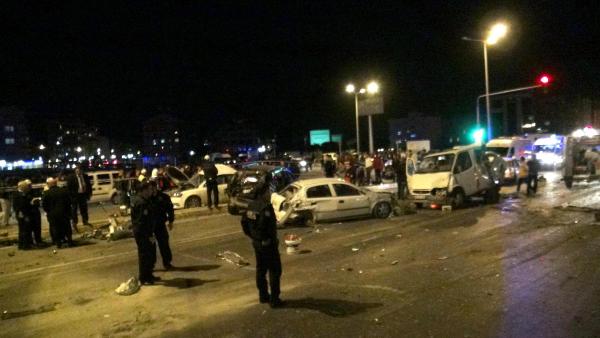 Freni patlayan kamyon dehşet saçtı, 1 ölü, 16 yaralı